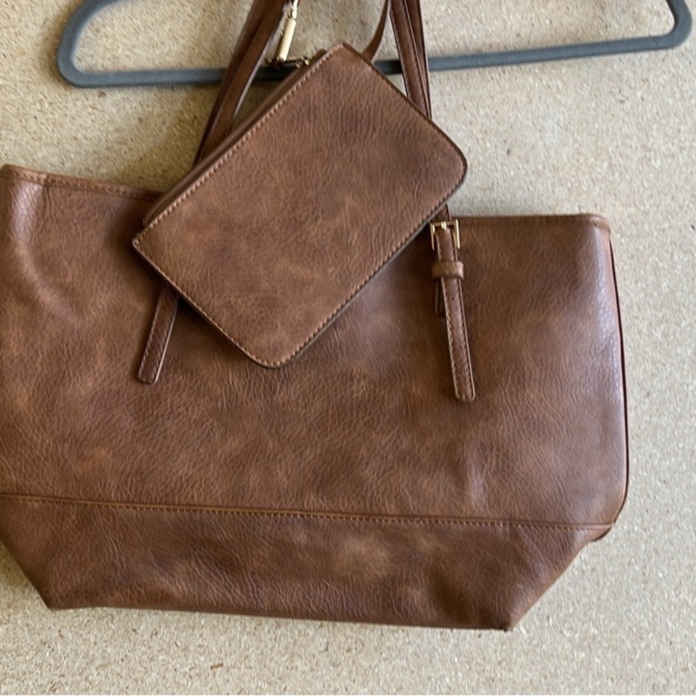 Classic Brown Leather Tote with Matching Pouch ‘Urban Expressions’